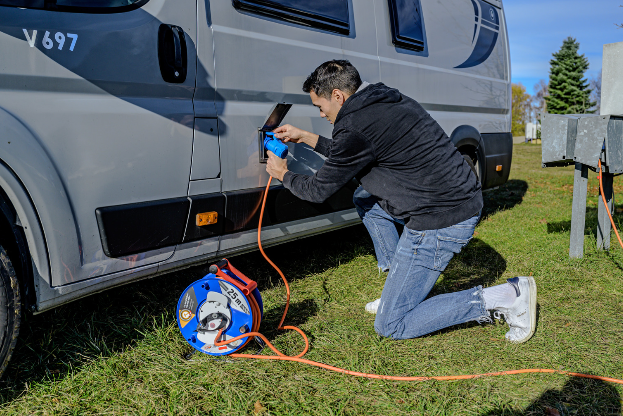 Camping-Kabeltrommel, CEE 3 mit 25m Kabel in orange